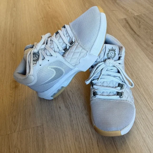 Nike Men’s Basketball Shoes in Light Gray - Picture 3 of 7